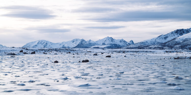 El Parlamento Europeo pide una estrategia más firme en el Ártico frente a la militarización y la competencia geopolítica