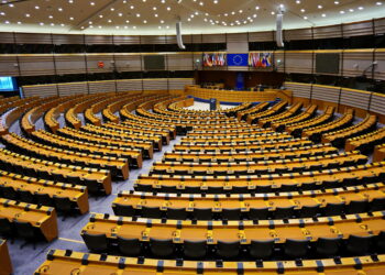 El Parlamento pide a la UE que asuma más responsabilidad por la seguridad europea y que apoye la paz en Ucrania