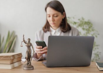 La Comisión presenta una estrategia para transformar y digitalizar los sistemas judiciales en toda la UE