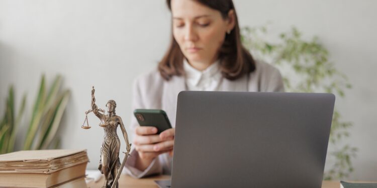 La Comisión presenta una estrategia para transformar y digitalizar los sistemas judiciales en toda la UE