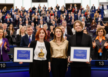 El Parlamento otorga el Premio Sájarov 2025 a los periodistas encarcelados Andrzej Poczobut y Mzia Amaglobeli por su lucha por la libertad de expresión