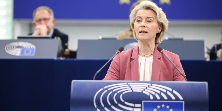 Von der Leyen insta a los Veintisiete a alcanzar un acuerdo sobre la financiación de Ucrania, afirmando que «no hay acto de defensa europea más importante que apoyar la defensa de Ucrania»