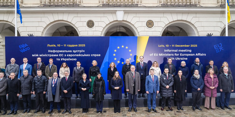 Los ministros de Asuntos Europeos discuten en Ucrania cómo superar la oposición de Hungría y acelerar la adhesión del país a la UE