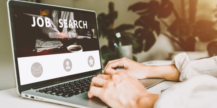 La UE registra un 8,4 % de vacantes en puestos de gestión comercial en 2024