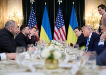 Europa toma nota del gesto Trump-Zelenski en Mar-a-Lago y pide hechos, no solo fotos