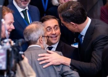 Albares advierte ante la OTAN, tras las últimas amenazas de Putin, de que “la agresión no puede tener premio”