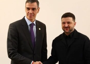 Sánchez y Zelenski abordan la ayuda militar de España y la postura de Europa ante las negociaciones de paz de EEUU