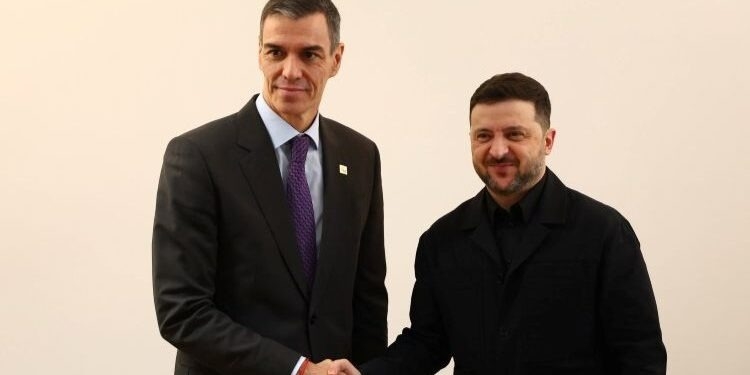 Sánchez y Zelenski abordan la ayuda militar de España y la postura de Europa ante las negociaciones de paz de EEUU