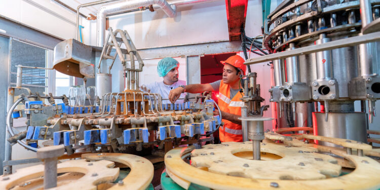 La producción industrial ha subido un 0,8 % en la zona del euro y un 0,3 % en la UE