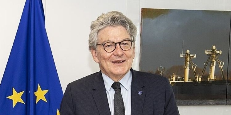 España expresa su solidaridad con el excomisario europeo Thierry Breton tras su expulsión de EEUU