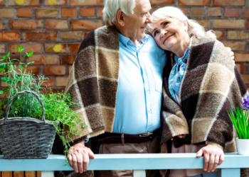 España lidera la esperanza de vida en la UE con 84 años en 2023