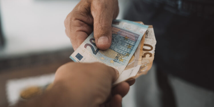 La inflación anual de la zona del euro sube hasta el 2,2 %