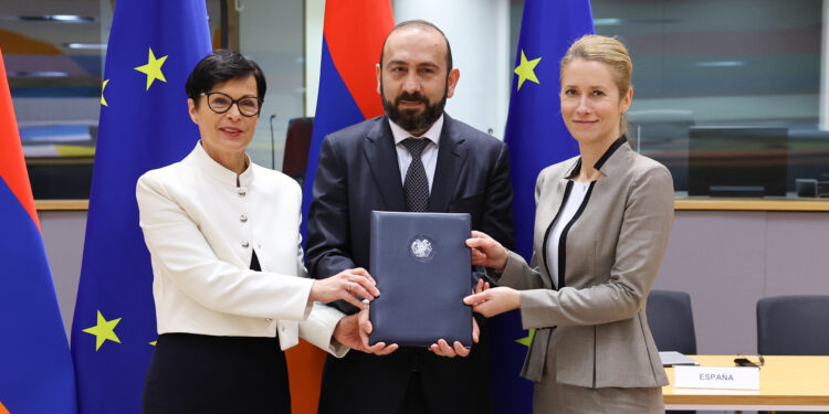 La UE y Armenia refuerzan la colaboración con una nueva agenda centrada en reformas y seguridad
