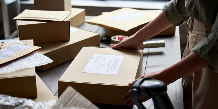El Consejo de la UE aprueba un arancel fijo de 3 euros para paquetes de menos de 150 euros a partir de julio de 2026