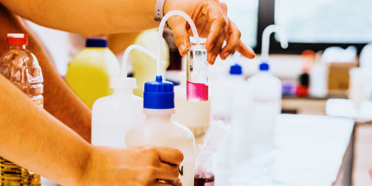 Nuevas normas para agilizar las evaluaciones químicas de la UE para entrar en vigor