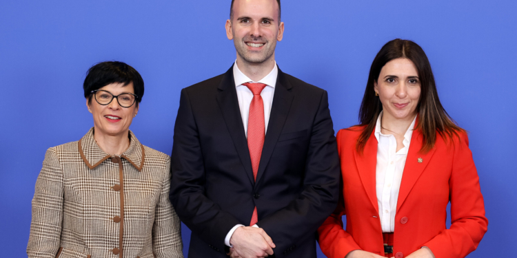 Montenegro cierra un nuevo capítulo en su adhesión a la UE y planea culminar el proceso en los próximos 12 meses