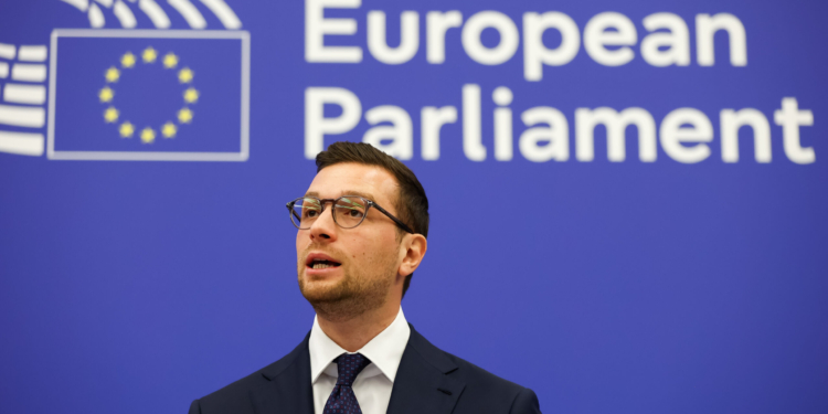 El eurodiputado francés Laurent Castillo abandona el PPE y para sumarse a Patriotas por Europa»