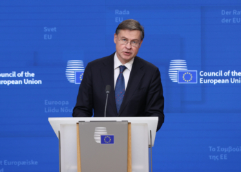 Dombrovskis advierte a Estados Unidos de que “tiene mucho que perder” si Trump activa los aranceles