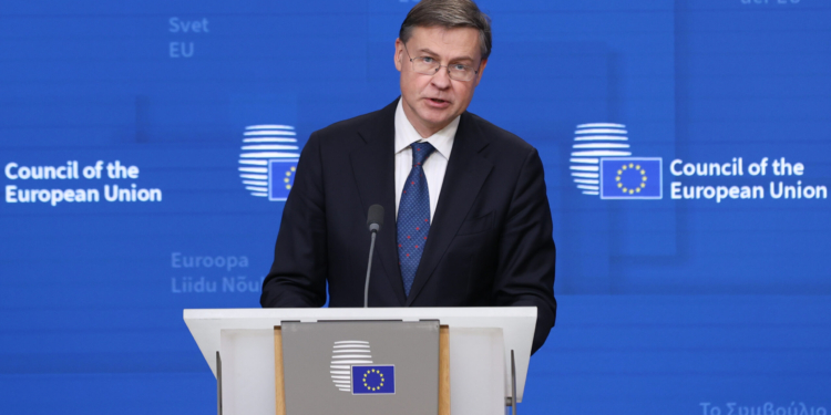 Dombrovskis advierte a Estados Unidos de que “tiene mucho que perder” si Trump activa los aranceles