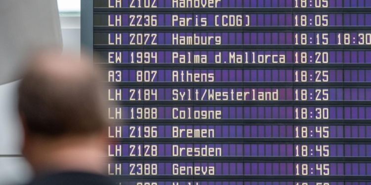 Las aerolíneas deben devolver la comisión de intermediación en reembolsos por cancelación, según el TJUE