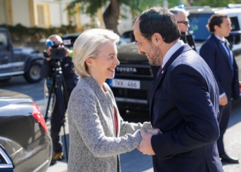 Von der Leyen llama a reforzar la cooperación y el liderazgo de la UE durante la visita del Colegio de Comisarios a Chipre