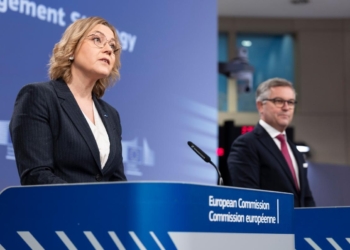 Bruselas presenta su estrategia para una política de visados completamente digitalizada para 2028