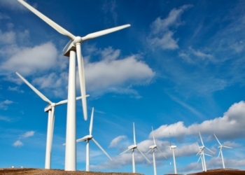 Casi el 50 % de la electricidad de la UE provenía de energías renovables en 2024