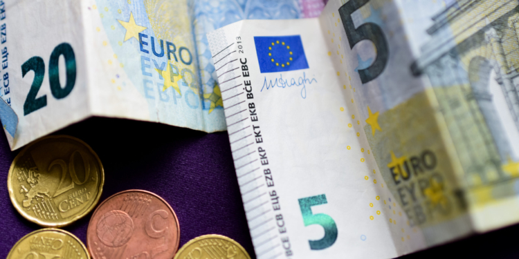 El déficit público desestacionalizado se sitúa en el 3,2 % del PIB en la zona del euro y la UE