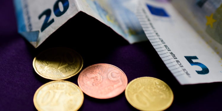 La tasa de ahorro de los hogares desciende al 15,1 % en la eurozona