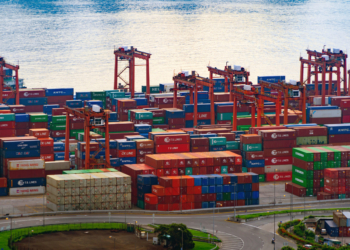 Superávit del comercio internacional de bienes de la eurozona: 9.900 millones de euros