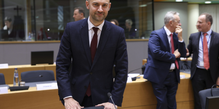 Francia confirma que trabaja con otros Estados miembros en la respuesta europea ante un posible intento de EE. UU. de tomar control de Groenlandia