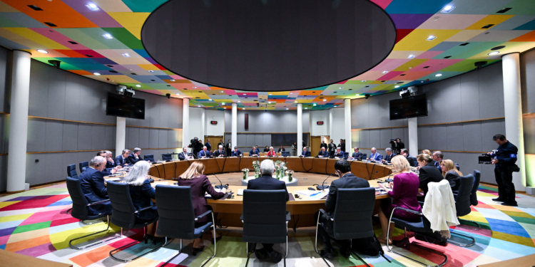 La UE afirma que defenderá a sus Estados miembros “contra cualquier forma de coerción” y asumirá “un papel más importante” en la región Ártica