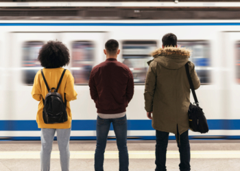 Los hogares de la UE gastaron una media del 12,7 % de su presupuesto en transporte en 2024