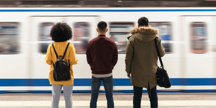 Los hogares de la UE gastaron una media del 12,7 % de su presupuesto en transporte en 2024