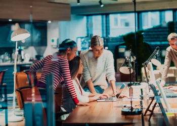 La producción de servicios aumenta un 0,3 % tanto en la zona del euro como en la UE