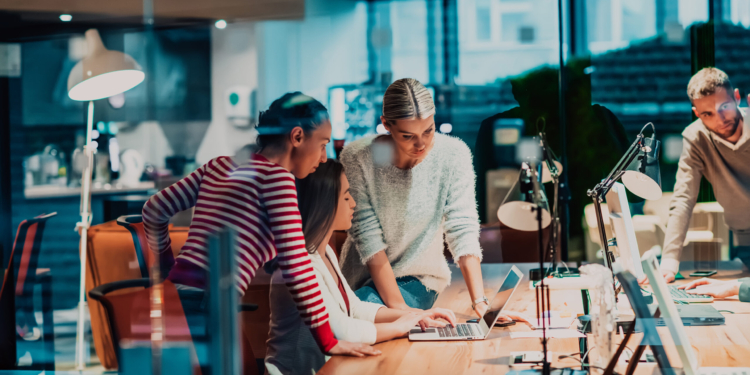 La producción de servicios aumenta un 0,3 % tanto en la zona del euro como en la UE