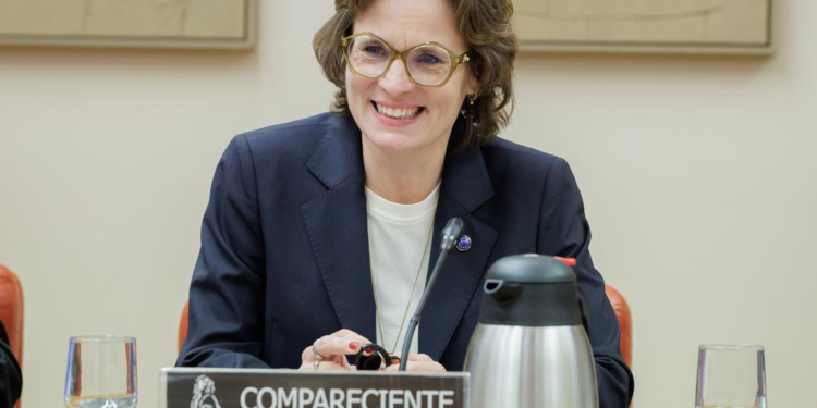 La comisaria de Medio Ambiente destaca en Madrid la necesidad de una respuesta colectiva frente a los desafíos ambientales