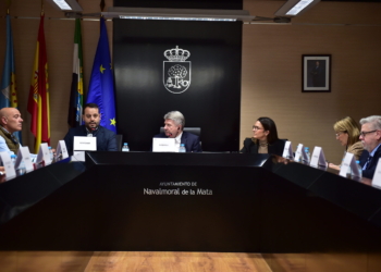 Una delegación de eurodiputados visita España para investigar el impacto del posible cierre de la central nuclear de Almaraz