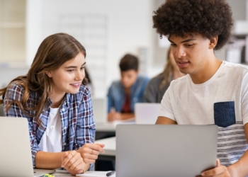 El 64 % de los jóvenes de 16 a 24 años utilizaron IA en 2025