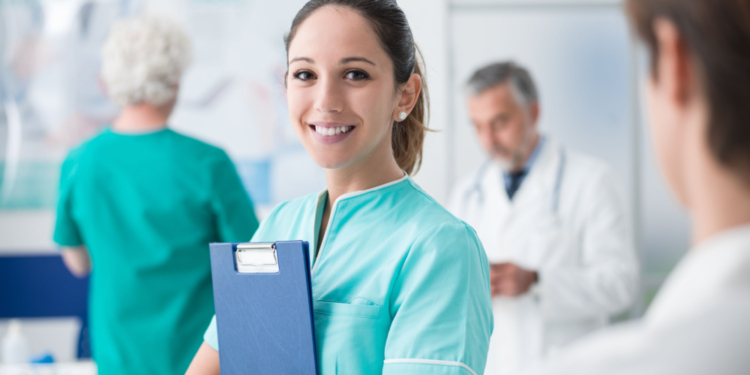 El 56 % de los jóvenes de la UE ocupa puestos de trabajo de acuerdo con su ámbito educativo