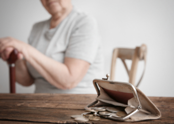 La pensión de las mujeres en la UE fue un 25 % inferior a la de los hombres en 2024