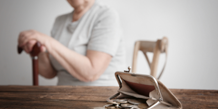 La pensión de las mujeres en la UE fue un 25 % inferior a la de los hombres en 2024