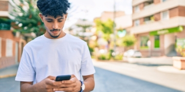 Las personas nacidas en el extranjero se enfrentan a una mayor discriminación