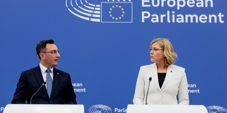 Bruselas presenta un plan de acción para erradicar el ciberacoso entre menores en la UE