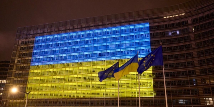 La UE reitera su compromiso con la adhesión de Ucrania y su reconstrucción posbélica en el cuarto aniversario del inicio de la agresión rusa