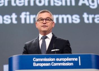 La UE impulsa una nueva directiva para combatir el tráfico ilícito de armas