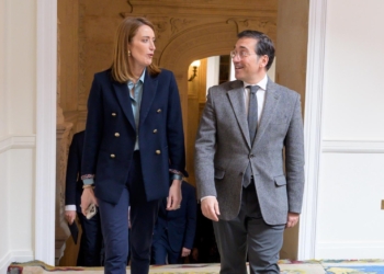 Albares y Metsola vuelven a abordar la legalidad del catalán, el euskera y el gallego en la UE