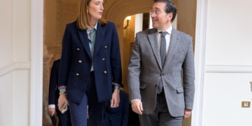 Albares y Metsola vuelven a abordar la legalidad del catalán, el euskera y el gallego en la UE