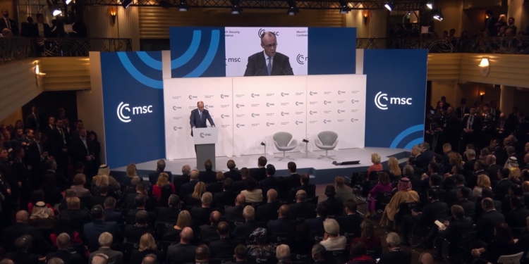 Merz afirma que Alemania ha iniciado conversaciones con Francia sobre la creación de una fuerza de disuasión nuclear europea conjunta