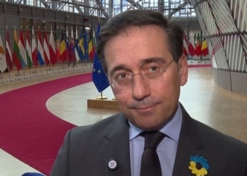 Albares asegura que hay “sintonía” entre sus colegas de la UE para levantar las sanciones a Delcy Rodríguez